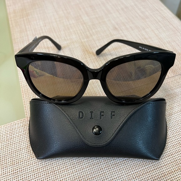 🖤💛DIFF Eyewear Women’s April Black & Gold Mirror Lens Cat Eye Sunglasses - Picture 4 of 12